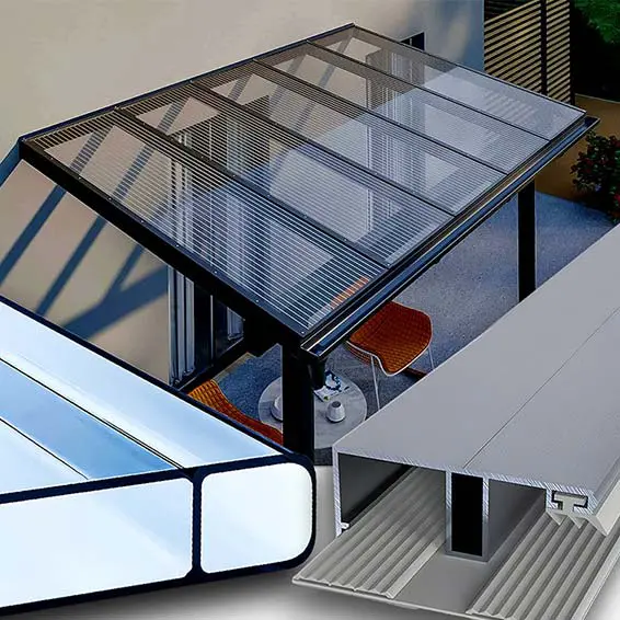 Terrassenüberdachung mit 16 mm Doppelstegplatten in glasklarer, farbloser Ausführung mit 2-fach-Struktur, Aluminiumkonstruktion und Gummidichtungen, von Stegplattenversand