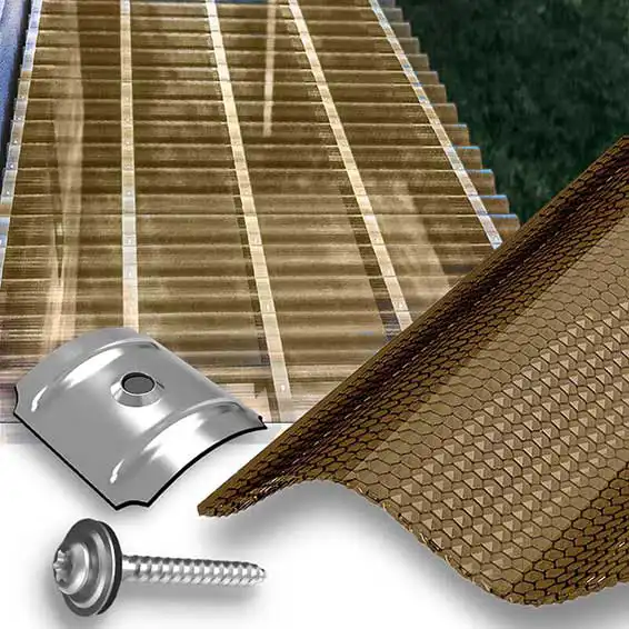 Terrassenüberdachung mit 3 mm Acryl-Wellplatten in Bronze mit Wabenstruktur, lichtstreuend und langlebig, von Stegplattenversand