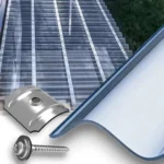 Welldach mit 2,8 mm farblosen, klaren Polycarbonat-Wellplatten mit glatter Struktur, inklusive passenden Schrauben und Kalotten, von Stegplattenversand.