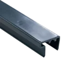 U-Profil mit Tropfkante aus anthrazitfarbenem Aluminium für 16 mm Stegplatten, ideal für wasserdichte Abschlüsse und stilvolle Ästhetik