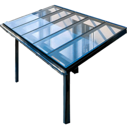 Terrassenüberdachung Aus Aluminium Mit Durchsichtigen Doppelstegplatten, Modernes Design Und Lichtdurchlässige Konstruktion