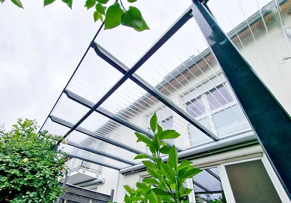 Stegplatten, HPL, Wellplatten & Zubehör – Jetzt alles für Terrassen, Gewächshäuser & mehr entdecken! kaufen » Top-Qualität bei stegplattenversand.de Terrassenüberdachung Mit Highlux® Vertica 16/96 Doppelstegplatten In Glasklarer Ausführung, Lichtdurchlässig Und Stabil